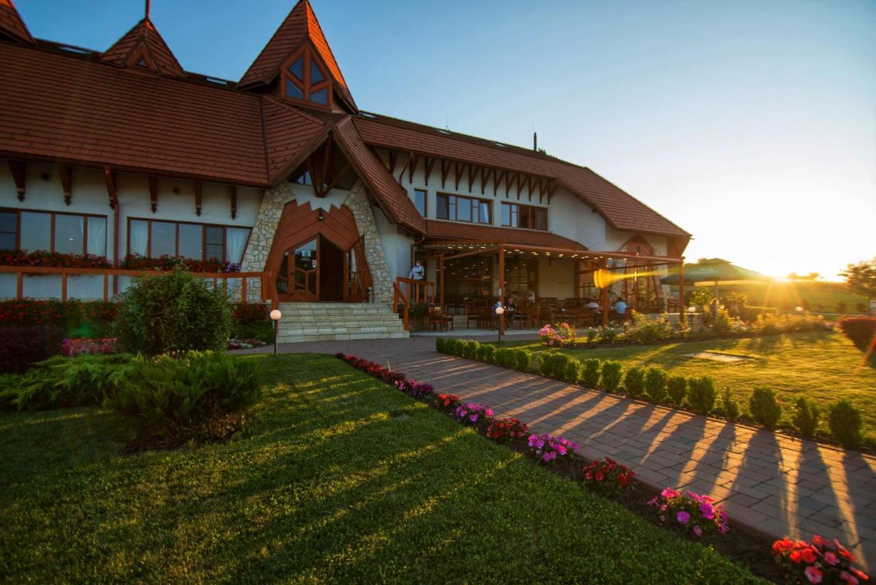 Bonanza Pensiune&Restaurant Mera Bagian luar foto