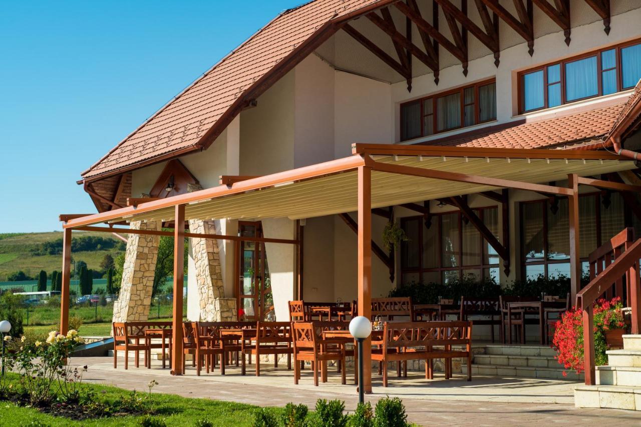 Bonanza Pensiune&Restaurant Mera Bagian luar foto