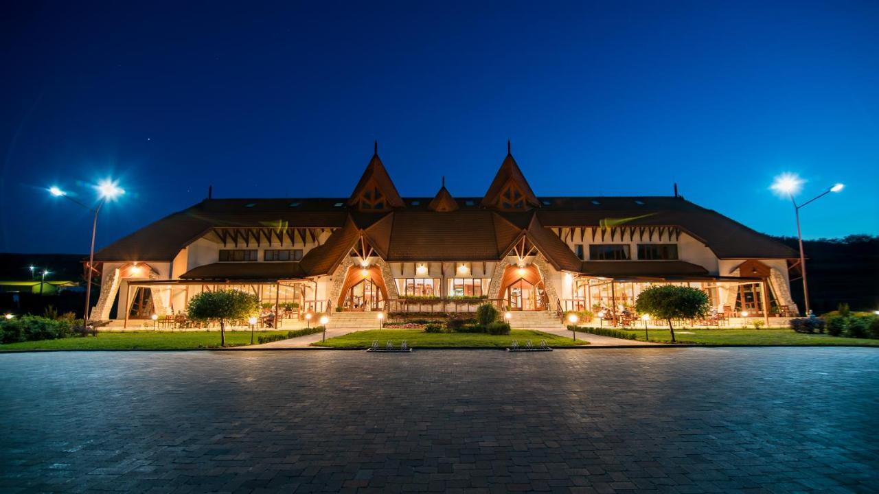 Bonanza Pensiune&Restaurant Mera Bagian luar foto