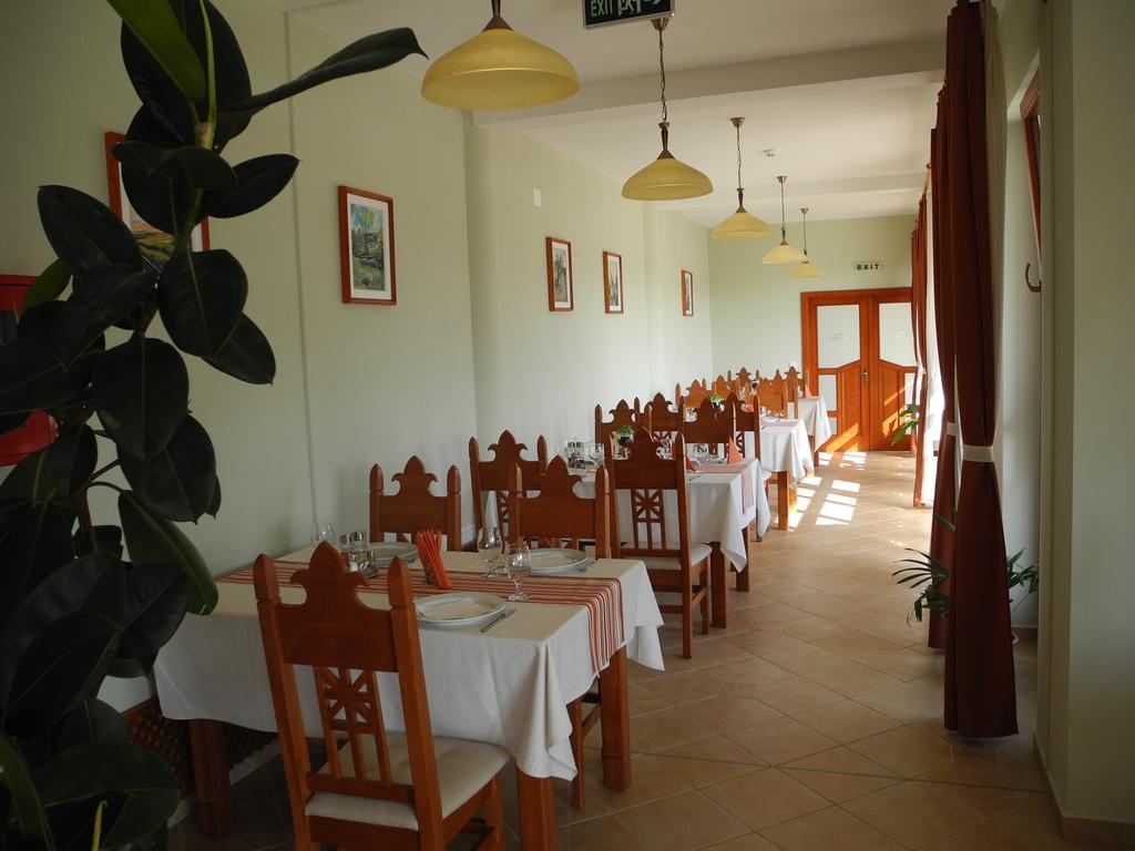 Bonanza Pensiune&Restaurant Mera Bagian luar foto