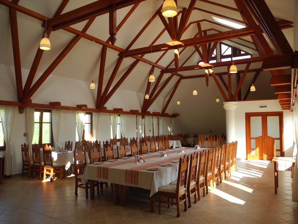 Bonanza Pensiune&Restaurant Mera Bagian luar foto